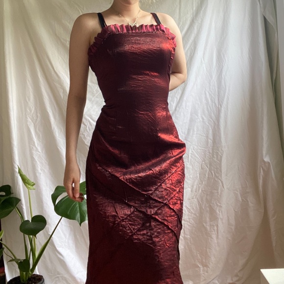 Dresses & Skirts - red 90’s high low evening dress